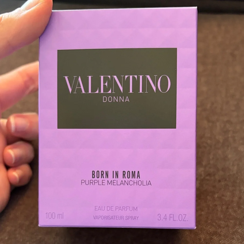 Valentino Donna Purple Melancholia Eau de Parfum - Picture 2 of 5